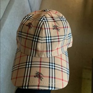 Burberry Hat 🧢 New without tags